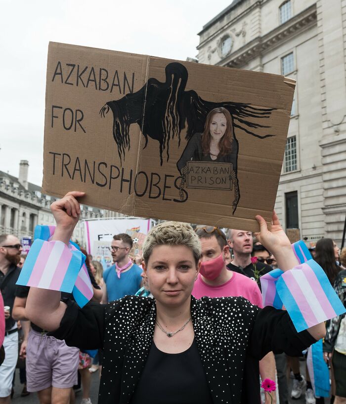London Activists Demand Removal of Harry Potter Christmas Decorations Over J.K. Rowling’s Transgender Criticisms